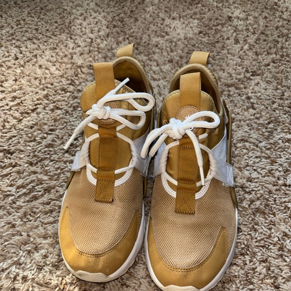 Nike Air Beige Athletic Shoes size 8.5 - Picture 2 of 9